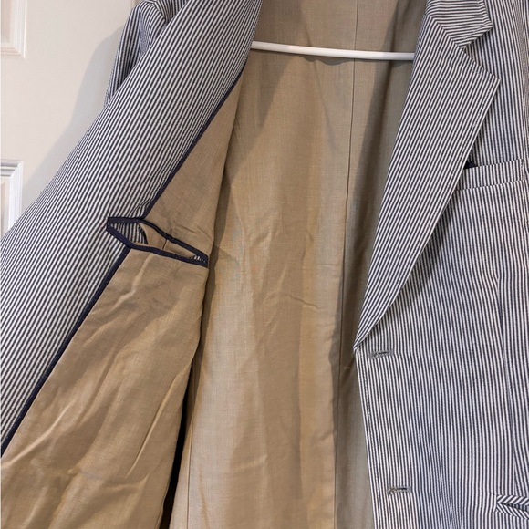 NWT boys size 16 seersucker blazer, fully lined & includes a navy pocket square - Picture 4 of 7